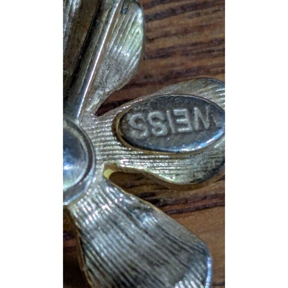 Vintage Weiss Yellow Enamel Daisy Clip-On Earrings Retro Floral Jewelry - Picture 8 of 8